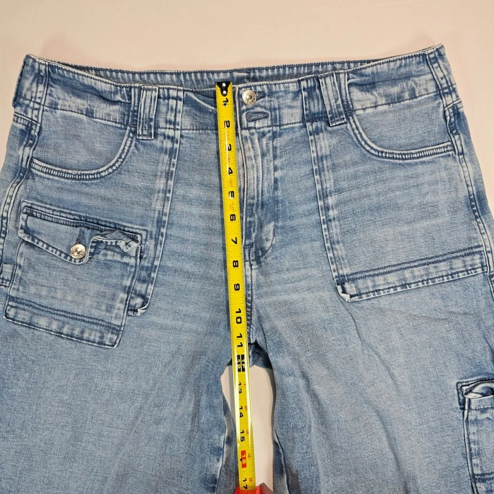 American Eagle Womens 16 Cargo Denim Shorts Light Wash Stretch Real Good Utility